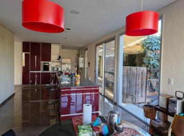 Casa · 244m² · 6 Ambientes · 2 Cocheras · Venta de Hermosa Casa en Barrio Lagos del Torreon