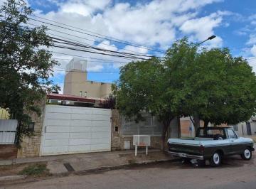 Casa · 206m² · 5 Ambientes · 3 Cocheras · Casa de 2 Plantas + Local Comercial - Oportunidad