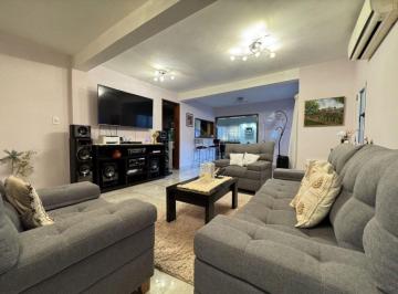 Casa · 180m² · 5 Ambientes · 3 Cocheras · Excelente Casa de 5 Ambientes