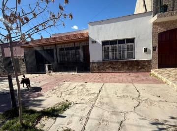 Casa · 154m² · 4 Ambientes · 2 Cocheras · Venta de Casa Rodeo de La Cruz Mendoza