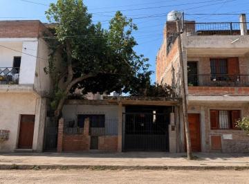 CASA EN VENTA :

La propiedad se encuentra ubicada en Calle Colombia 1044, Barri · Casa en Barrio Mariano Moreno, Calle Colombia 1044 Jujuy.