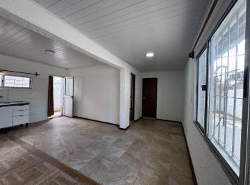 Casa · 36m² · 1 Ambiente · 1 Cochera · Alquilo Casa 1 Dormitorio con Garaje Est Atlantida