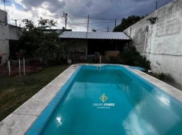 Casa · 300m² · 5 Ambientes · 3 Cocheras · Amplia Casa en Barrio Alto Alberdi