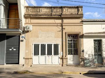 PH · 134m² · 4 Ambientes · 1 Cochera · Casa en Venta en El Centro de Pergamino con Patio