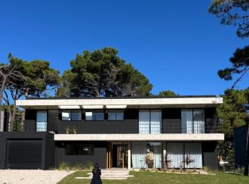 Casa · 310m² · 5 Ambientes · 1 Cochera · Venta Casa Pinamar Barrio Pioneros a Estrenar