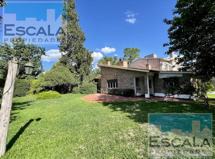 Casa · 130m² · 5 Ambientes · 1 Cochera
