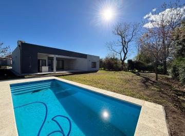 Casa · 205m² · 5 Ambientes · 4 Cocheras · Casa a La Venta con Pileta a Estrenar, B. San Matías, Escobar