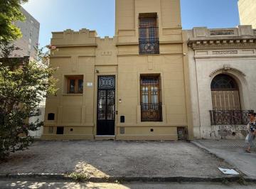 PH · 228m² · 5 Ambientes · Venta Casa 4 Dorm. Apto Credito Centro