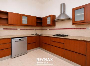 PH · 228m² · 5 Ambientes · Venta Casa 4 Dorm. Apto Credito Centro