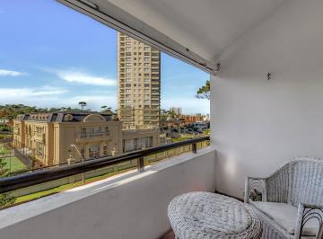 Departamento · 62m² · 3 Ambientes · 1 Cochera · Venta Apartamento de 2 Dorm. en Playa Mansa