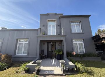 Casa · 170m² · 4 Ambientes · 1 Cochera · Casa en Venta en Santa Catalina Villanueva ¡Apto Crédito!