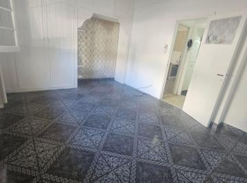Departamento de 1 ambiente, Barracas · Depto Monoambiente, Exc Ubicación, Al Frente y Luminoso, con Patio.