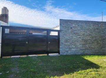 Casa · 110m² · 3 Ambientes · 1 Cochera · Alquiler Casa Angel Gallardo