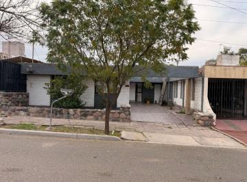 Casa de 5 ambientes, Godoy Cruz · Casa con 207 m² con 3 Dorm. en Venta en Godoy Cruz