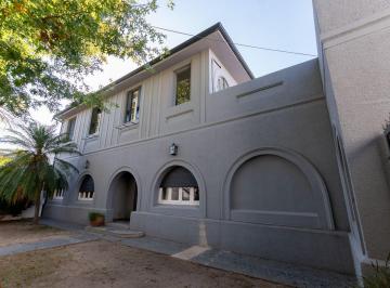 Casa · 360m² · 8 Ambientes · 1 Cochera · Casa Señorial en Guadalupe