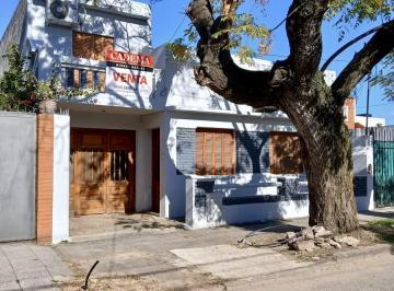 Casa · 140m² · 4 Ambientes · 1 Cochera · Casa en Venta de 3 Dorm.. Patio con Parrilla. Cochera. Villa Massoni, Zárate