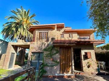 Casa · 193m² · 4 Ambientes · 2 Cocheras · Venta Casa 3 Dorm. en Gonnet