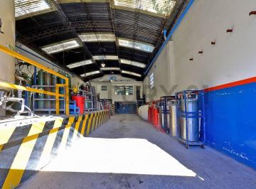 Bodega-Galpón · 242m² · 4 Ambientes · 4 Cocheras · Venta Galpon con Oficinas en Villa Ballester San Martin - Excelente Estado.