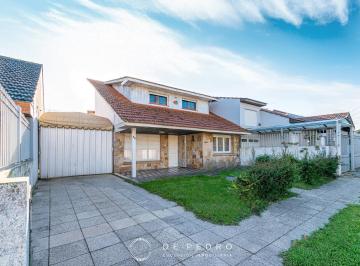 Casa · 122m² · 5 Ambientes · 2 Cocheras · Casa en Parque Luro