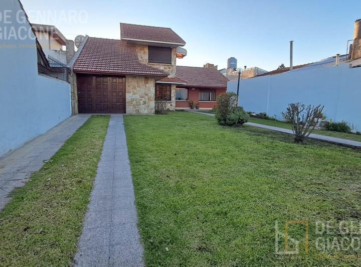Casa · 196m² · 4 Ambientes · 6 Cocheras
