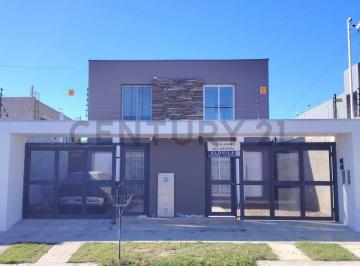 Casa · 90m² · 2 Dormitorios · 1 Cochera · Dúplex en Alquiler en Carrodilla