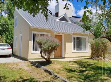 Casa · 75m² · 3 Ambientes · 2 Cocheras · Casa Venta Las Grutas, 2 Dorm., 2 Baños, Jardín con Parrilla y Cochera, Zona La Rinconada
