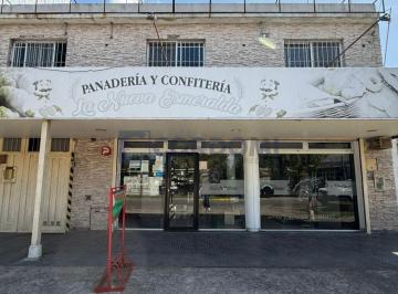 Local comercial · 571m² · 2 Cocheras · Venta de Edificio Comercial en Florencio Varela Ideal Producción de Panificados