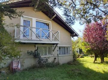 Casa de 6 ambientes, San Carlos de Bariloche · Casa Melipal en Esquina con Arroyo, Apta Subdividir en PH