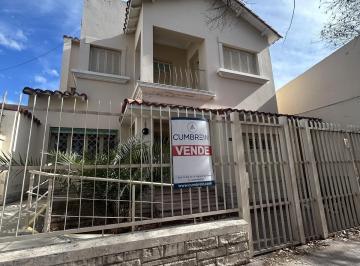 Casa · 360m² · 10 Ambientes · 1 Cochera · Casa en Venta en Zona Centro - San Rafael, Mendoza