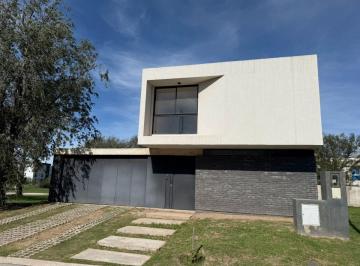 Casa de 4 ambientes, Córdoba · Miradores II. Manantiales / Alquiler / Exclusivo - Casa - 3 Dorm. 2 Baños/ Cochera Doble