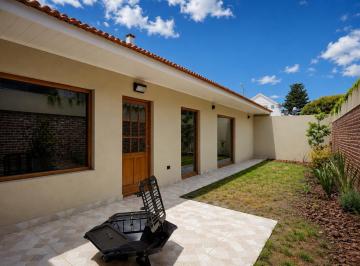Casa · 122m² · 4 Ambientes · 2 Cocheras · Casa Íntegramente Reciclada en San José