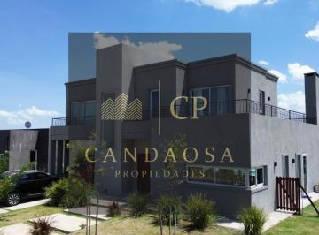 Casa · 277m² · 6 Ambientes · 6 Cocheras · Nvr. Venta Casa Escriturable en San Sebastian