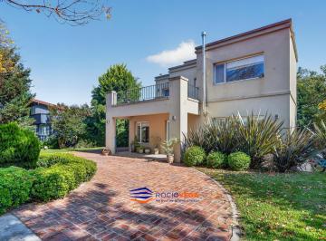 Casa · 220m² · 5 Ambientes · 4 Cocheras · Casa en Venta en La Cesarina, General Rodriguez