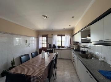 Departamento · 200m² · 3 Ambientes · Departamento en Venta de 3 Ambientes con Terraza Propia.