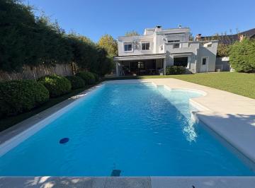 Casa · 374m² · 6 Ambientes · 6 Cocheras · Venta, Casa de 4 Dorm., Bermudas - Pilar