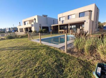 Casa de 5 ambientes, Tigre · Casa a Laguna en Santa Ana Oportunidad!