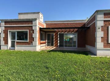 Casa · 120m² · 4 Ambientes · 2 Cocheras · Casa en Venta en Barrio Manzanares Chico, Pilar - 4 Ambientes