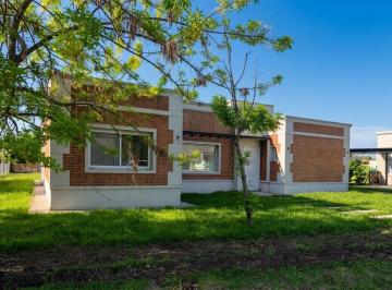 Casa · 120m² · 4 Ambientes · 2 Cocheras · Casa en Venta en Barrio Manzanares Chico, Pilar - 4 Ambientes
