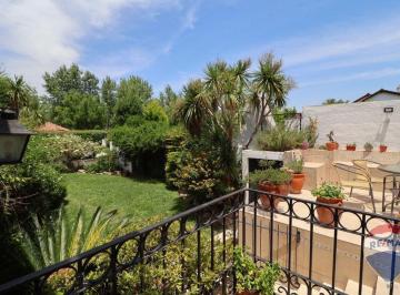 Casa · 200m² · 5 Ambientes · 2 Cocheras · Casa en El Corazón de Country Club Aranjuez, Única