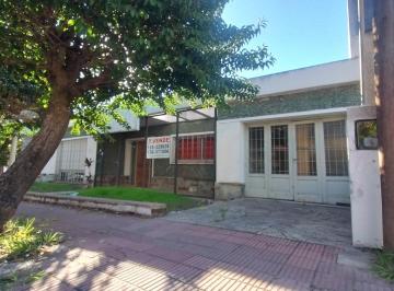 Casa · 182m² · 9 Ambientes · 3 Cocheras · Casa Para Flipping Barrio Maipu