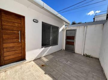 Casa · 66m² · 3 Ambientes · Alquiler Casa de 2 Dorm. en Centro de Pando