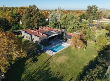 Casa · 260m² · 6 Ambientes · 4 Cocheras · Casa en Venta Francisco Alvarez
