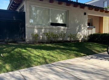 Casa de 4 ambientes, Ciudad de Mendoza · Casa en Bº Dalvian en Venta