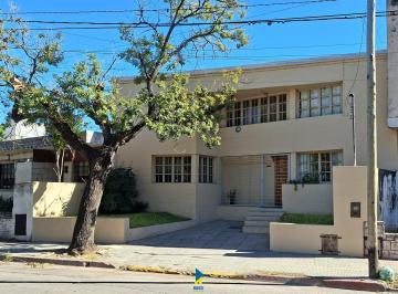 Casa · 114m² · 7 Ambientes · Venta de Casa de 5 Dorm. Frente a La Cañada