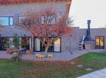 Casa · 1358m² · 4 Ambientes · Venta Casa en Barrio Cerrado "El Redil"