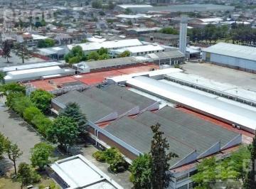 Depósito · 1779m² · 3 Cocheras · Deposito Industrial en Alquiler de 1779 m² Cubiertos, La Tablada, La Matanza.