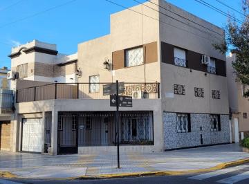 Casa de 4 ambientes, Liniers · Excelente Casa Ex - Municipal 4 Amb. con Cochera y Terraza