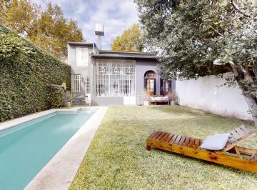 Casa · 265m² · 6 Ambientes · 1 Cochera · Casa en Venta de 6 Ambientes en Martinez con Jardín y Pileta