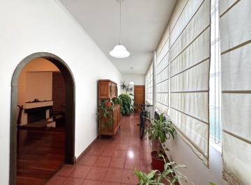 Casa · 140m² · 8 Ambientes · 1 Cochera · Casa en La Plata