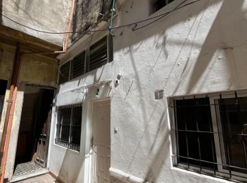 PH · 60m² · 5 Ambientes · Venta. PH 5 Amb. Hipólito Yrigoyen y Solis. a Reciclar